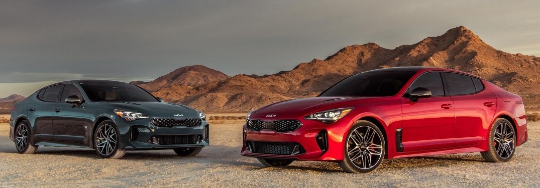 Two 2022 Kia Stingers parked together. What are the engine specifications?
