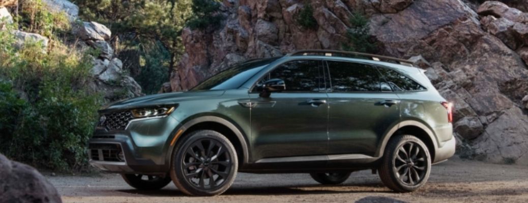 Green 2021 Kia Sorento sideview. What are the engine specifications?