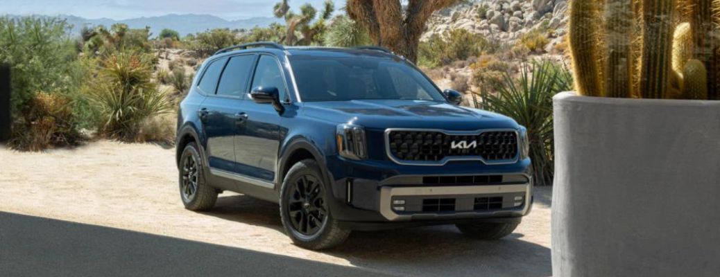 Front three-quarter view of the 2023 Kia Telluride parked